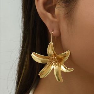 Oversized Gold Daisy Earrings